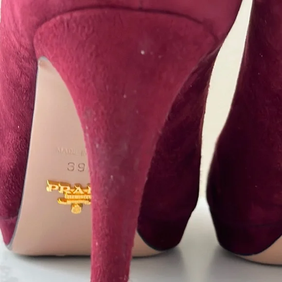Prada Camoscio Basic Platform Pump in Granato